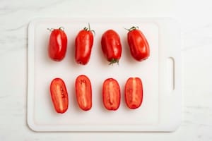 Preparazione Pomodori gratinati con paté di olive - Fase 1