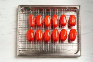 Preparazione Pomodori gratinati con paté di olive - Fase 1