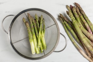 Preparazione Asparagi con maionese piccante - Fase 1