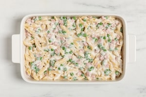 Preparazione Gratin di pennette alla mortadella e piselli - Fase 1