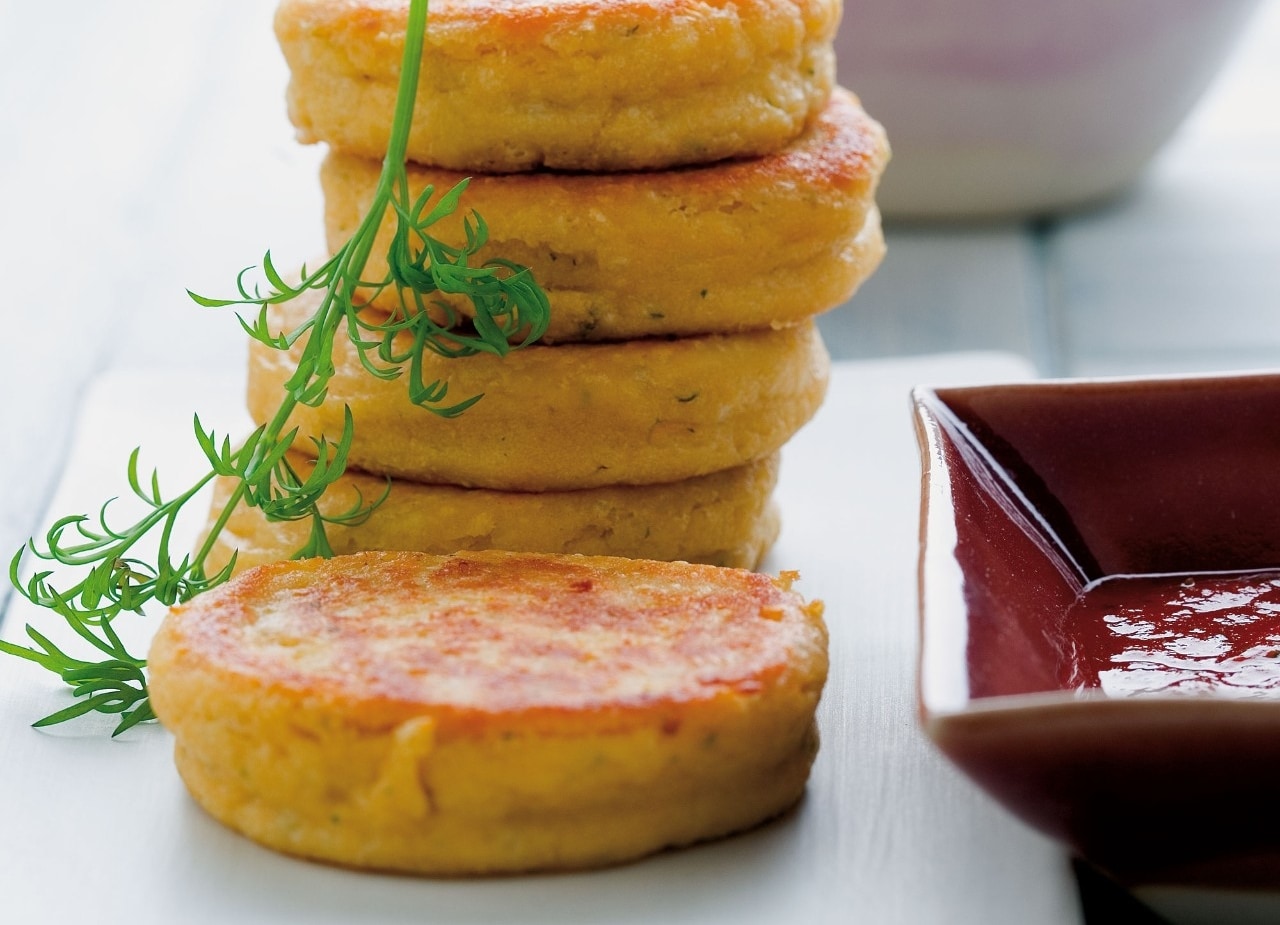 Mini hamburger di salmone al pomodoro ricetta