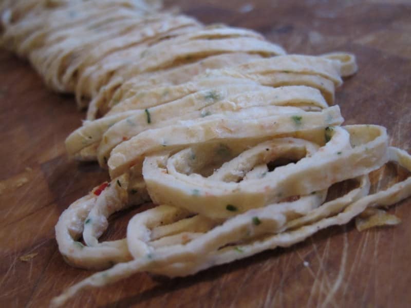 Tagliolini di gamberi e consommè di calamaro ricetta