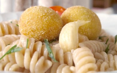 Fusilli di farro con polpettine di porro e baccalà