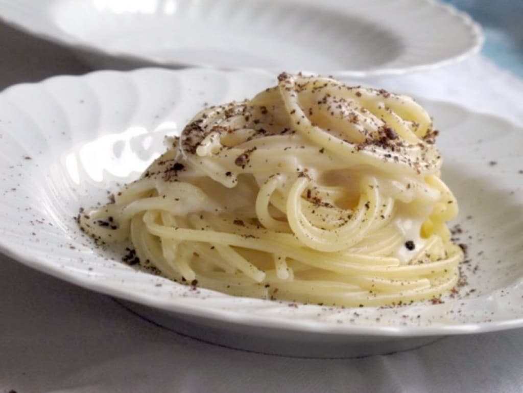 Ricetta Spaghetti cacio e pepe rivisitati - Cucchiaio d'Argento