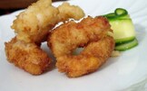 Gamberi in pastella con lasagnette di zucchina marinate al sale di Danimarca