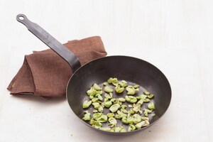 Preparazione Cacio, pepe e fave - Fase 1