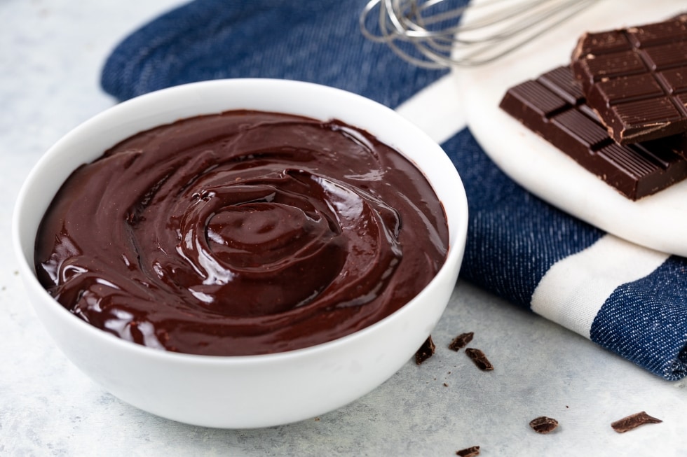 cioccolato e panna liquida Ganache al cioccolato tre ingredienti, con olio e sale 🍫🧂, 📝  Ingredienti, ▫️Panna da montare, 400 gr;, ▫️Cioccolato fondente, 400 gr;,  ▫️Burro, 80 gr;, ▫️Sale Maldon, q.b.;, ▫️Olio extravergine di