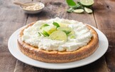 Crostata cheesecake al lime e pinoli