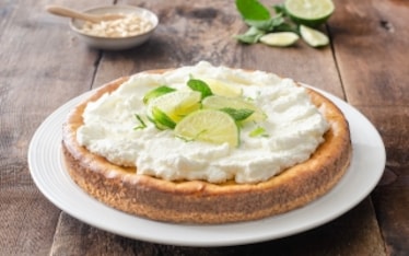 Crostata cheesecake al lime e pinoli