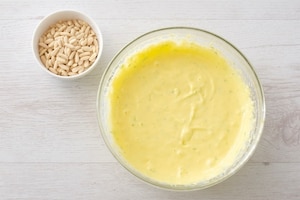 Preparazione Crostata cheesecake al lime e pinoli - Fase 3