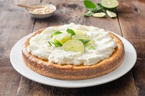 Preparazione Crostata cheesecake al lime e pinoli - Fase 6
