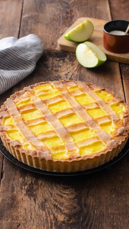 Crostata alla crema e mele caramellate