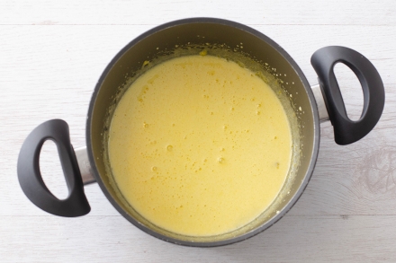 Preparazione Crostata alla crema e mele caramellate - Fase 1 Preparazione Crostata alla crema e mele caramellate - Fase 1