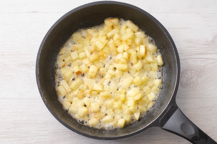 Preparazione Crostata alla crema e mele caramellate - Fase 3 Preparazione Crostata alla crema e mele caramellate - Fase 3