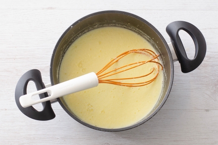 Preparazione Crostata alla crema e mele caramellate - Fase 2 Preparazione Crostata alla crema e mele caramellate - Fase 2