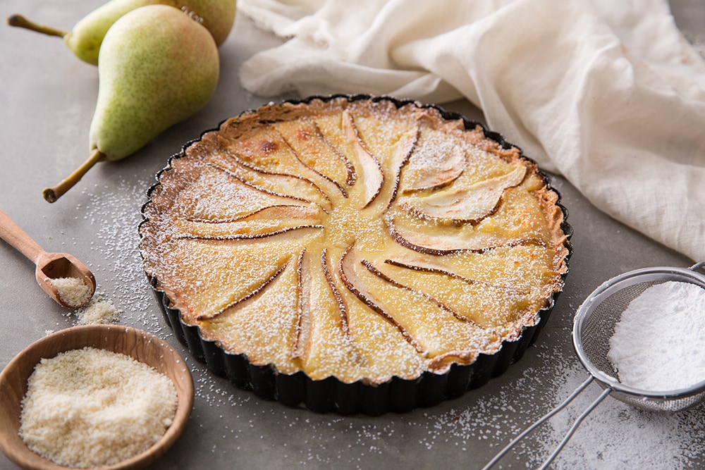 Crostata di pere con crema mandorlata ricetta