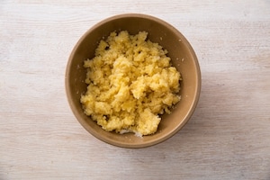 Preparazione Crostata di pere con crema mandorlata - Fase 1