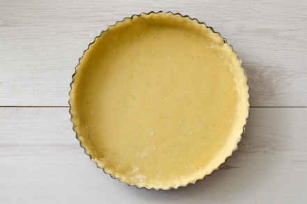 Preparazione Crostata con crema di mandorle e spicchi di limone - Fase 4 Preparazione Crostata con crema di mandorle e spicchi di limone - Fase 4
