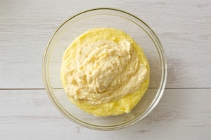 Preparazione Crostata con crema di mandorle e spicchi di limone - Fase 4