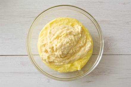 Preparazione Crostata con crema di mandorle e spicchi di limone - Fase 4 Preparazione Crostata con crema di mandorle e spicchi di limone - Fase 4