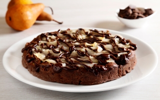 Torta al cioccolato, frutta secca e pere Torta al cioccolato, frutta secca e pere