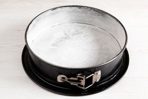 Preparazione Torta al cioccolato, frutta secca e pere - Fase 3