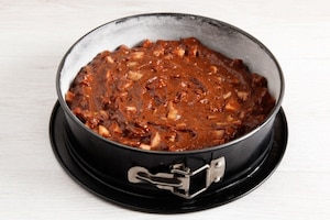 Preparazione Torta al cioccolato, frutta secca e pere - Fase 3