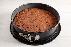 Preparazione Torta al cioccolato, frutta secca e pere - Fase 4