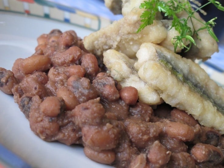 Aguglie fritte e fagioli al vino rosso ricetta