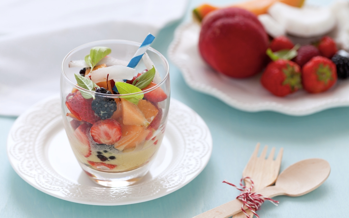 Frutta mista al latte di cocco e zafferano Frutta mista al latte di cocco e zafferano