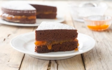 Torta al cioccolato con marmellata d’albicocche