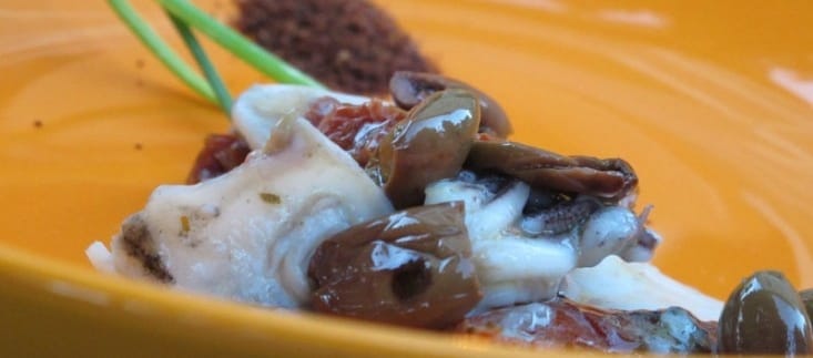 Calamari con pomodori secchi e taggiasche ricetta
