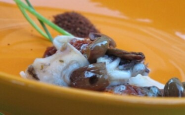 Calamari con pomodori secchi e taggiasche