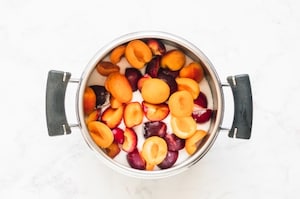 Preparazione Confettura di albicocche e prugne - Fase 1