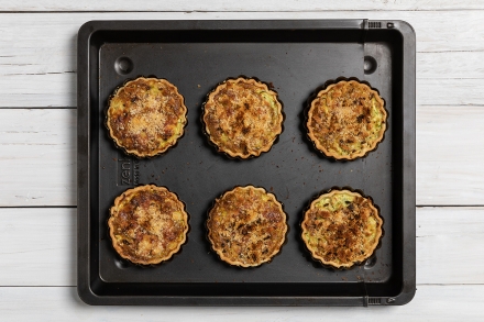 Preparazione Tartellette gratinate alle zucchine - Fase 4 Preparazione Tartellette gratinate alle zucchine - Fase 4