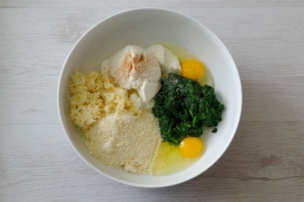 Preparazione Torta salata con ricotta, spinaci e fontina - Fase 2 Preparazione Torta salata con ricotta, spinaci e fontina - Fase 2