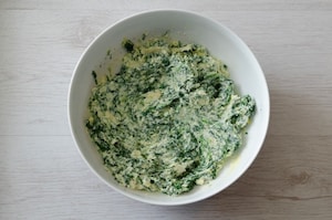Preparazione Torta salata con ricotta, spinaci e fontina - Fase 2