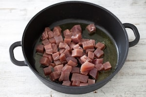 Preparazione Tonno con olive nere, pomodori e sedano - Fase 2