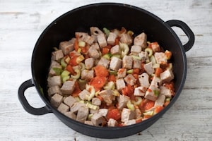 Preparazione Tonno con olive nere, pomodori e sedano - Fase 3