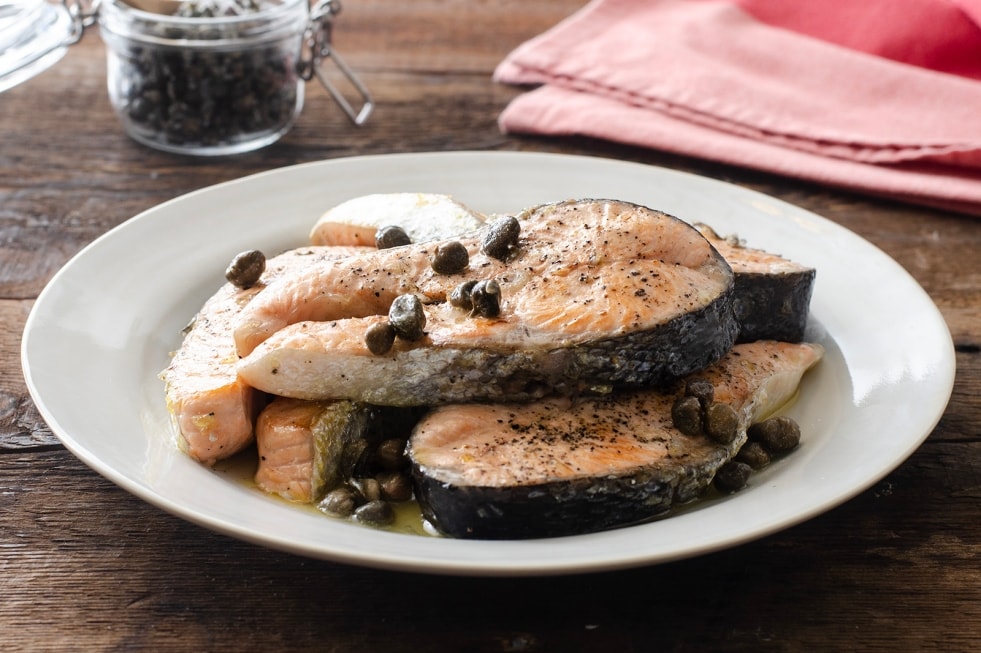 Salmone con burro ai capperi ricetta