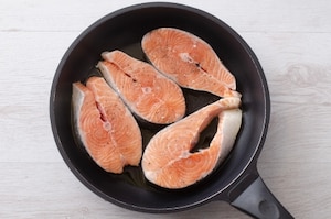 Preparazione Salmone con burro ai capperi - Fase 1