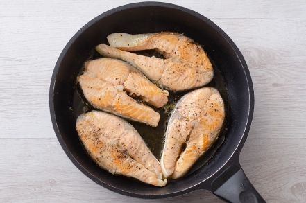 Preparazione Salmone con burro ai capperi - Fase 1 Preparazione Salmone con burro ai capperi - Fase 1