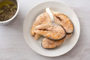 Preparazione Salmone con burro ai capperi - Fase 2