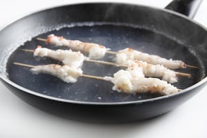 Preparazione Uramaki con gamberi e avocado - Fase 1