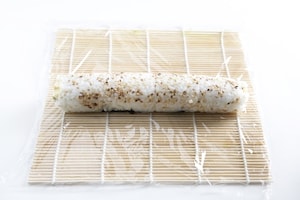 Preparazione Uramaki con gamberi e avocado - Fase 8