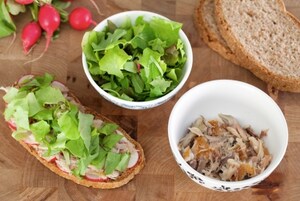 Preparazione Panino aringa e ravanelli - Fase 4