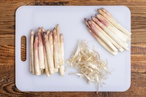 Preparazione Asparagi rosa e uova barzotte - Fase 1