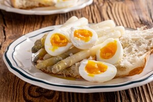 Preparazione Asparagi rosa e uova barzotte - Fase 3