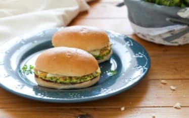 Panino frittata di zucchine e confettura di cipolle