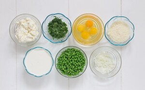 Preparazione Torta alla robiola con salsa di piselli - Fase 1